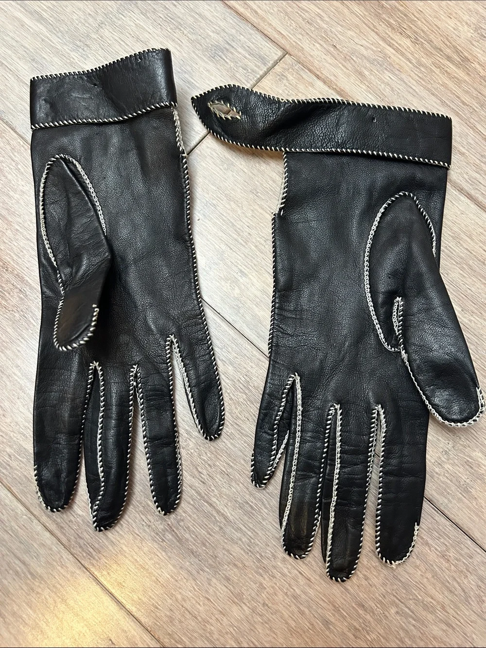 Women's Black Leather Gloves with Contrast Stitching sz 6